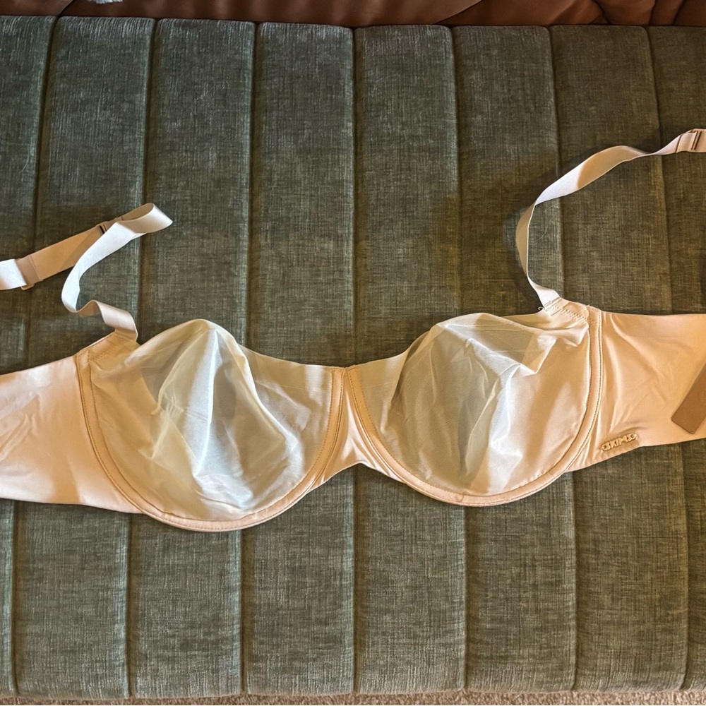 Skims No Show Molded Unlined Balconette Bra